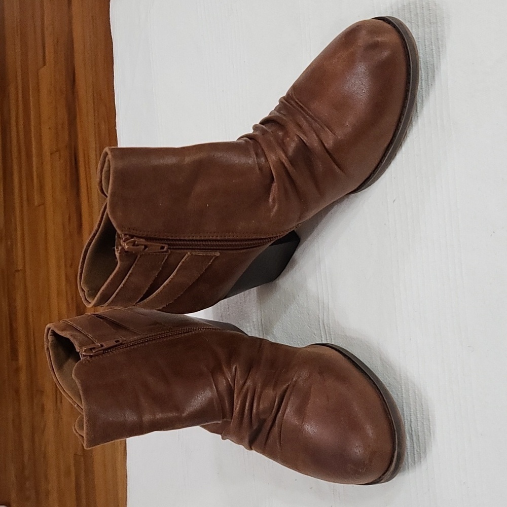 Wear Ever Womens Ankle Booties Brown Faux Lether Heeled Zips Buckles Sz 8.5 EUC‎